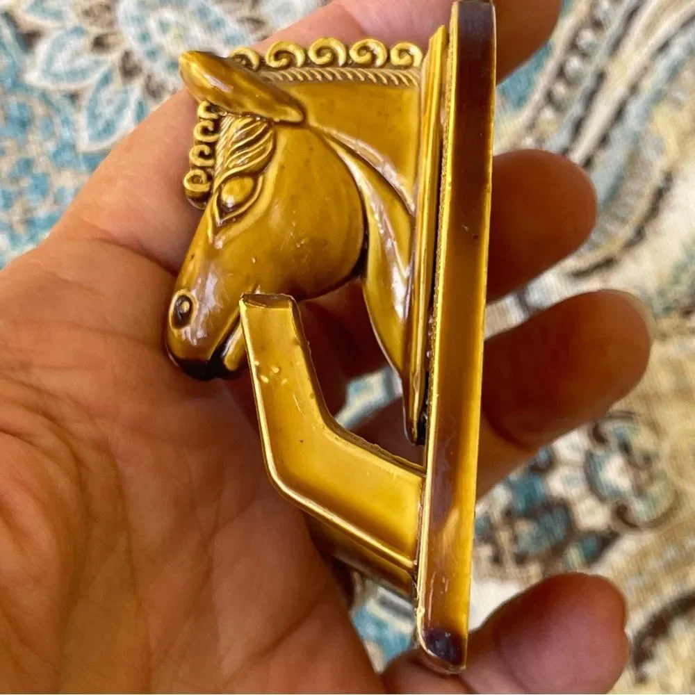 Horse head plaque with hooks key or clothing wall hooks